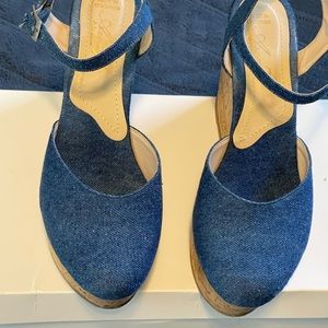Colombian shoe, with cork platform. size 39. blue jeans color.